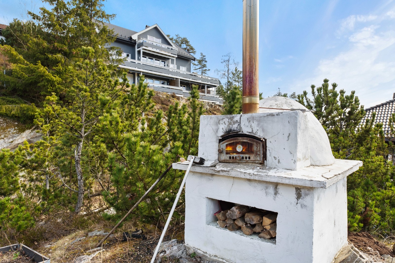 Ovnen her er egnet for idylliske pizzakvelder på sene sommerkvelder Galleribilde