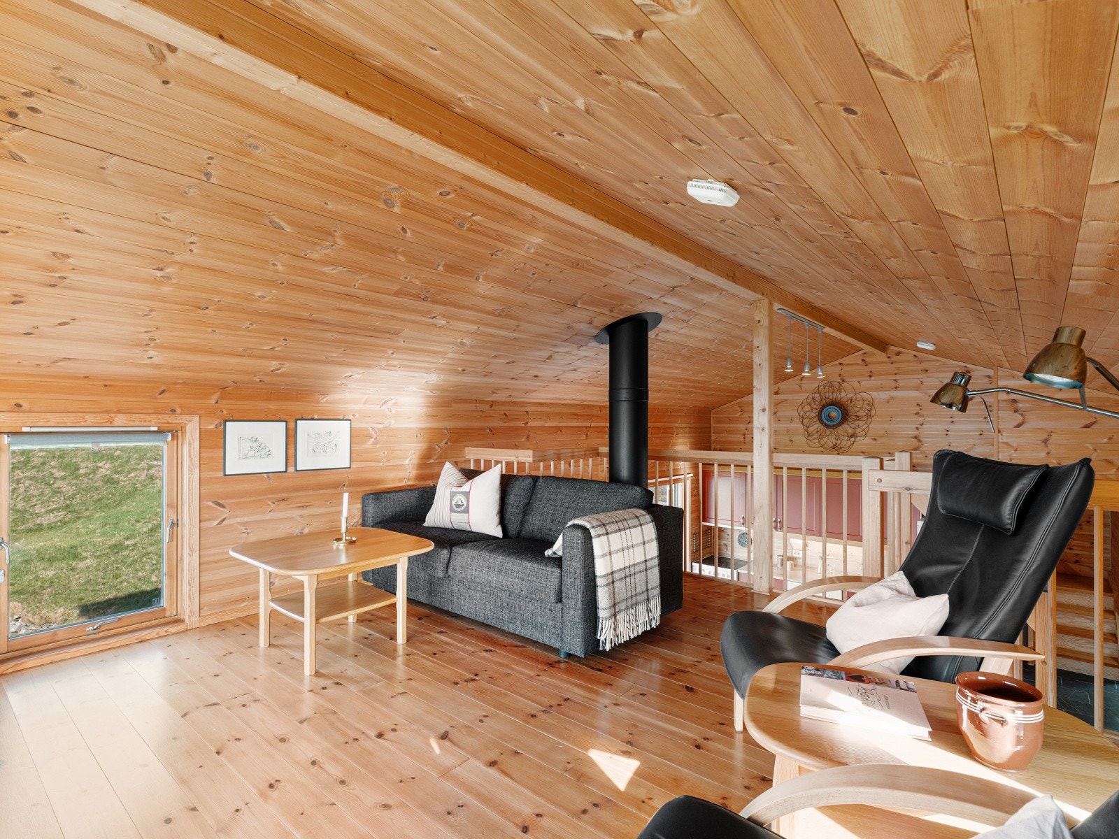 Hemsen gir en flott mulighet til å skape et ekstra, fleksibelt rom for både avslapning og sosialt samvær, og vil garantert bli et yndet sted for både familie og gjester. Galleribilde