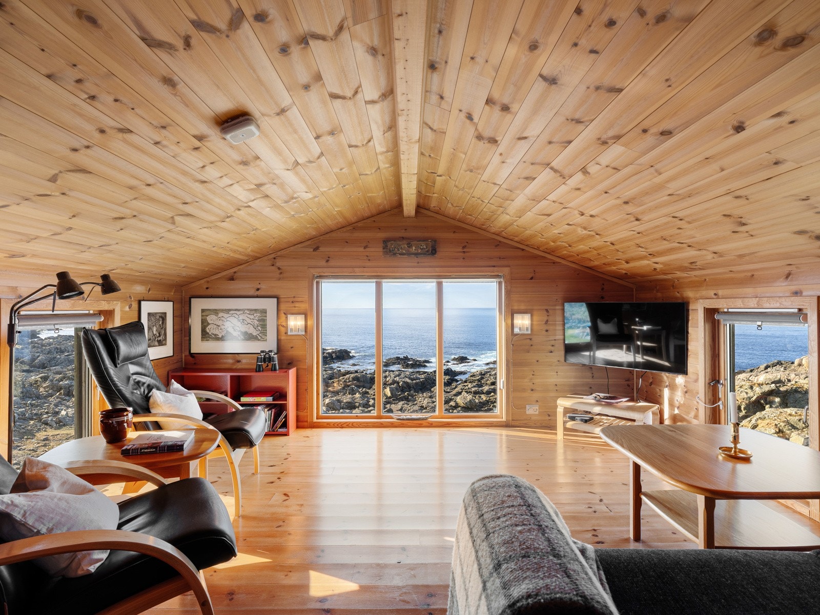 Eiendommen byr på en unik og sjarmerende hems, perfekt som ekstra oppholdsrom. Galleribilde