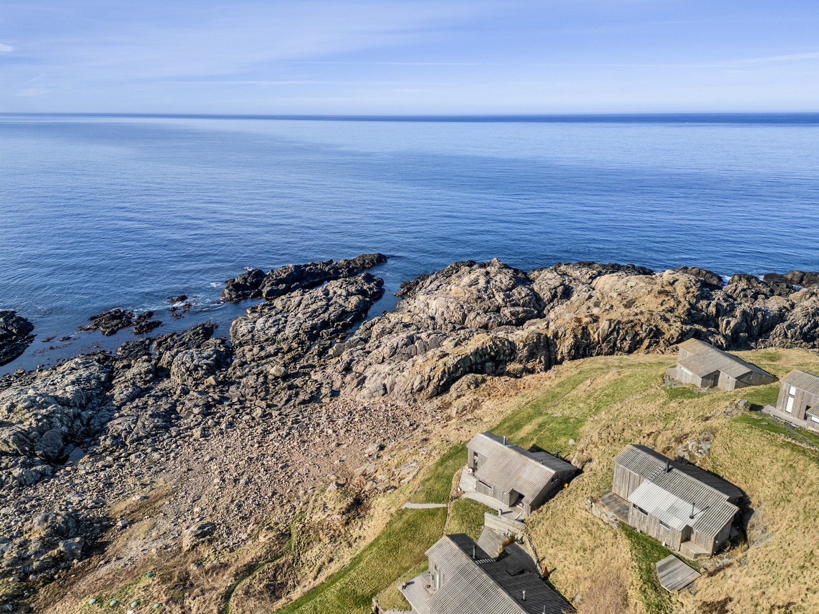 Bare et par kilometer fra eiendommen ligger Stapnes, et populært turmål med mye å by på. Galleribilde