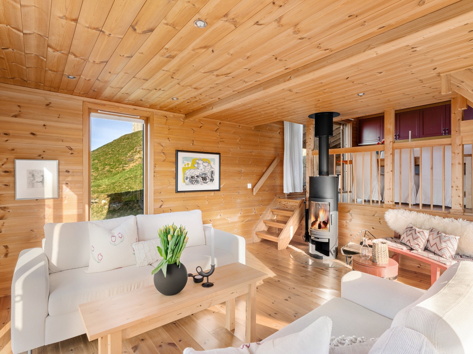 Med varme fra en vedovn blir det ekstra hyggelig. Galleribilde