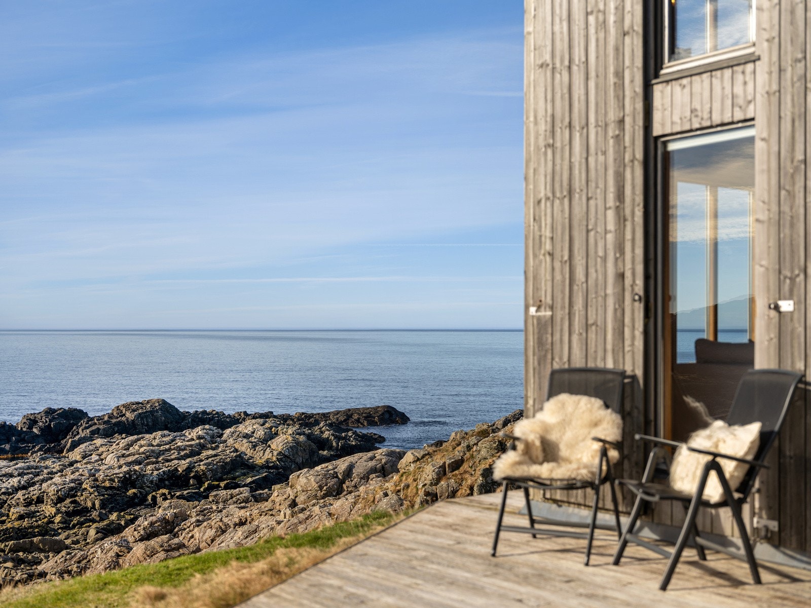 Eiendommen har også uteområder hvor man kan nyte morgenkaffen. Galleribilde