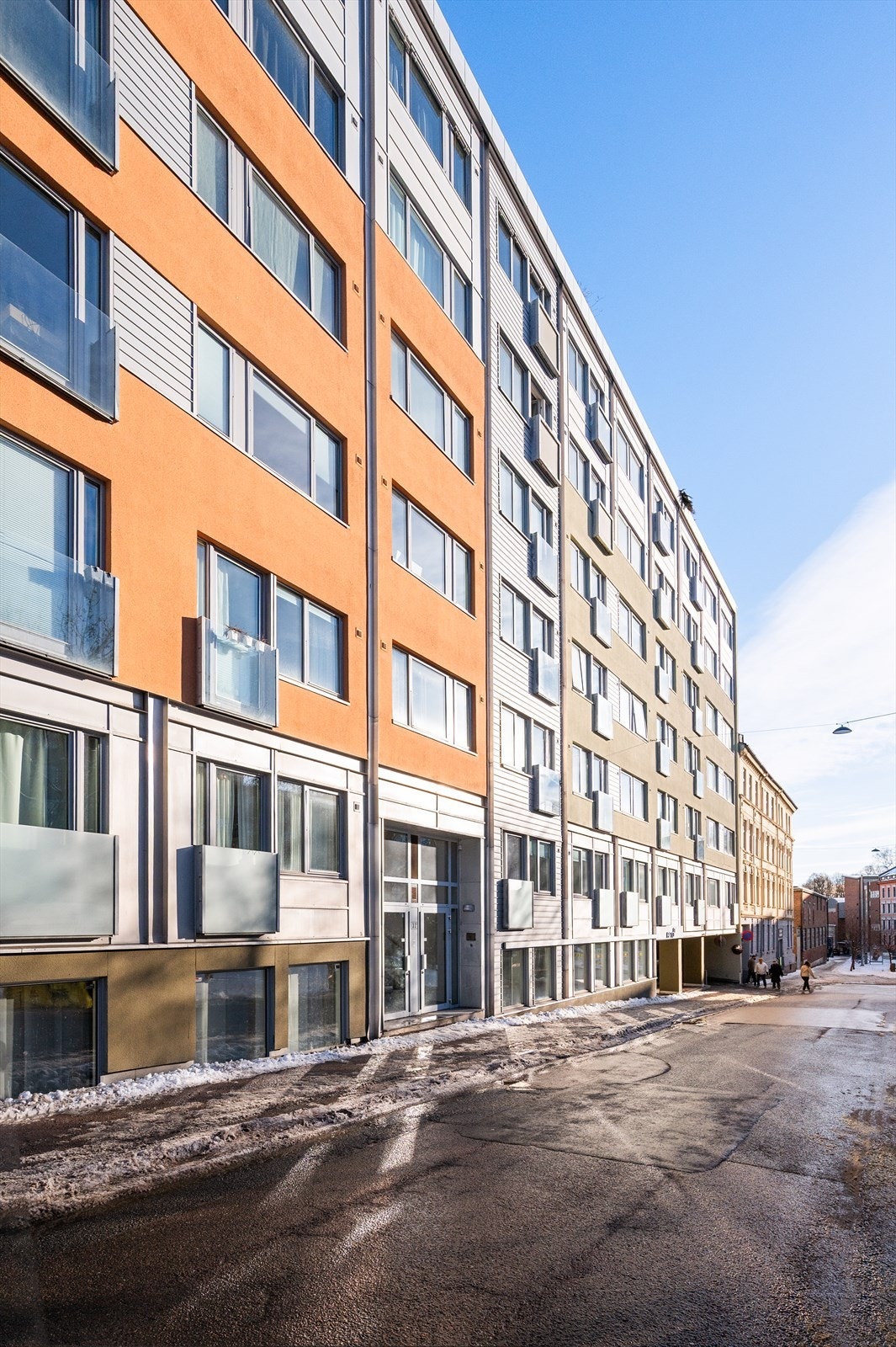 Fasaden ble pusset opp i 2023. Da ble fasaden rengjort og nye farger ble gjort i samarbeid med Koi Fargestudio AS. Galleribilde