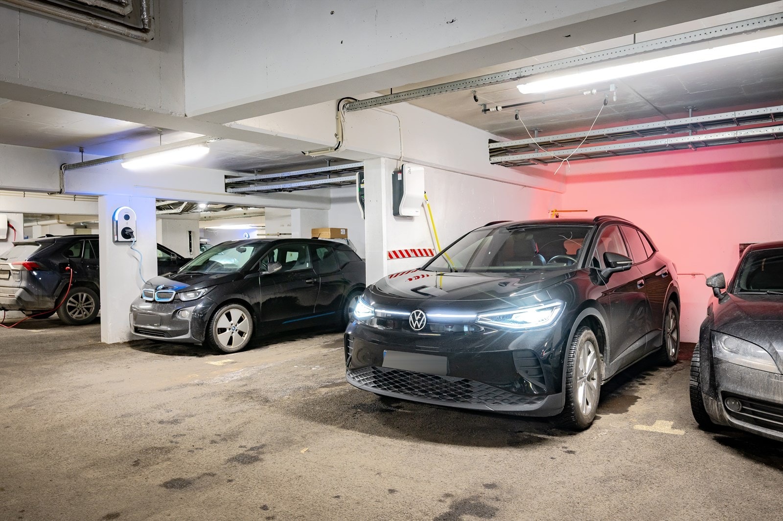 Det medfølger garasjeplass med el-lader i felles garasjeanlegg. Galleribilde