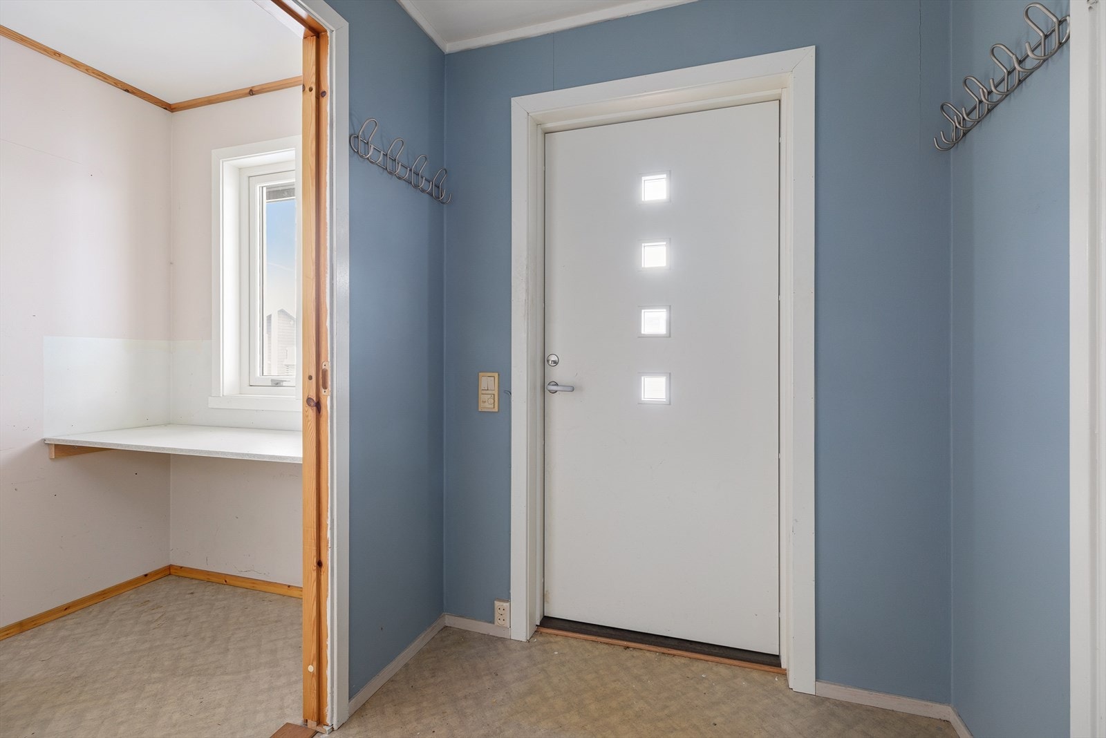 Ytterdør fra 2020/2021. Bod ved inngangen inn døren til venstre Galleribilde