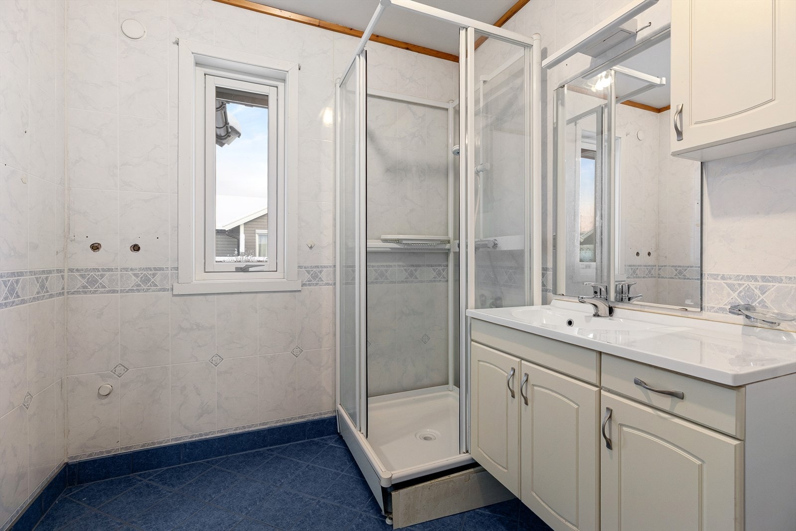 Mekanisk avtrekk med ventil i tak. Galleribilde