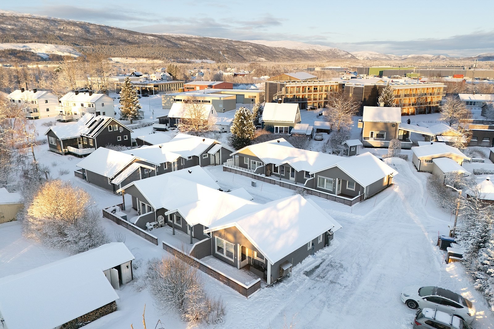 Yttertak har papp taktekking fra 2012, og er vasket og impregnert i 2025. Galleribilde