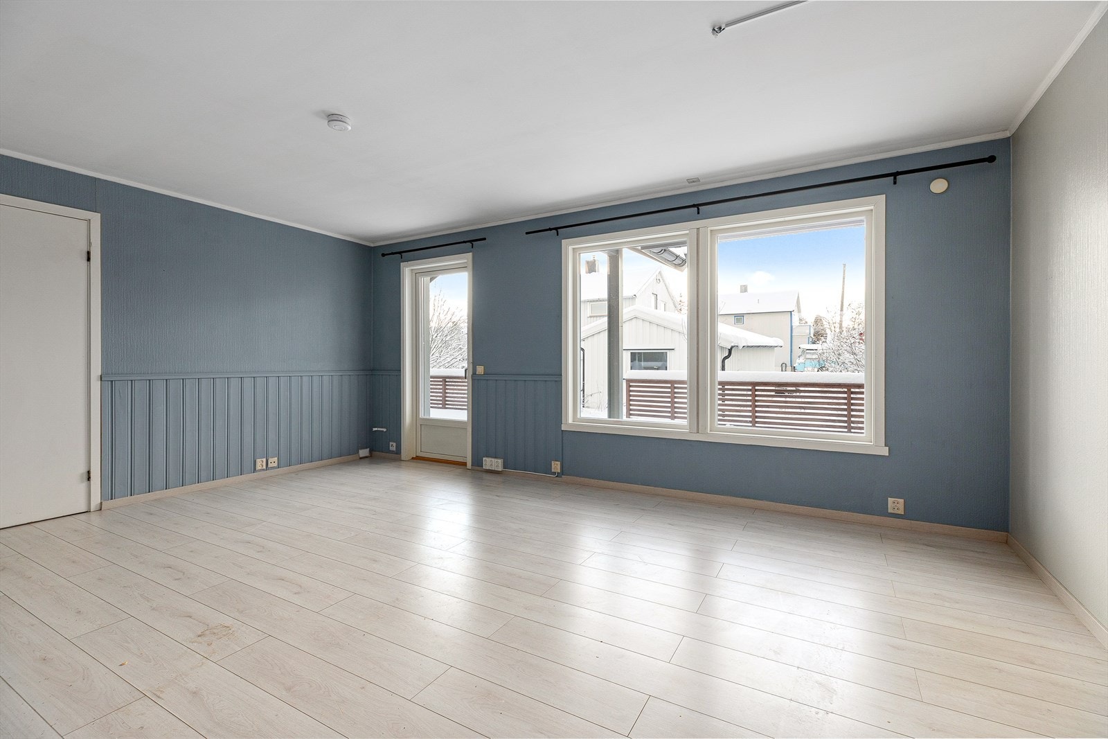 Utgang til terrasse på sørvestlig side Galleribilde