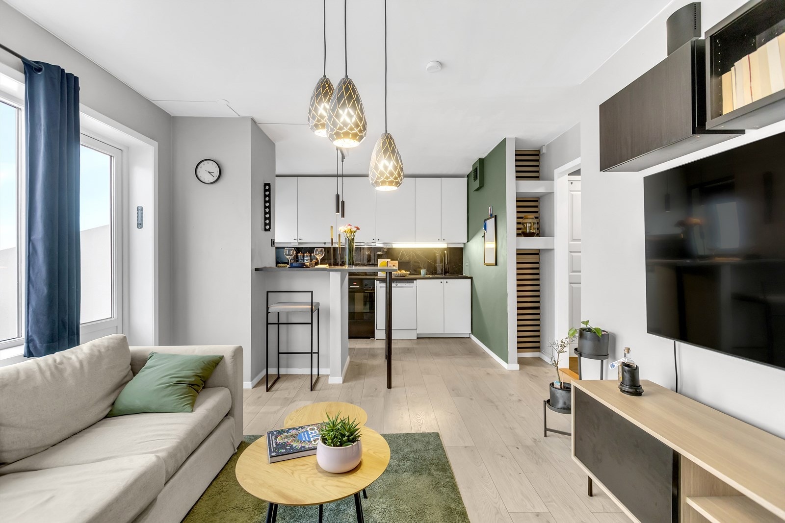 Jonas Dahlén har gleden av å presentere Bergensveien 8, en moderne og arealeffektiv leilighet. Foto: Martin Kaasa Galleribilde