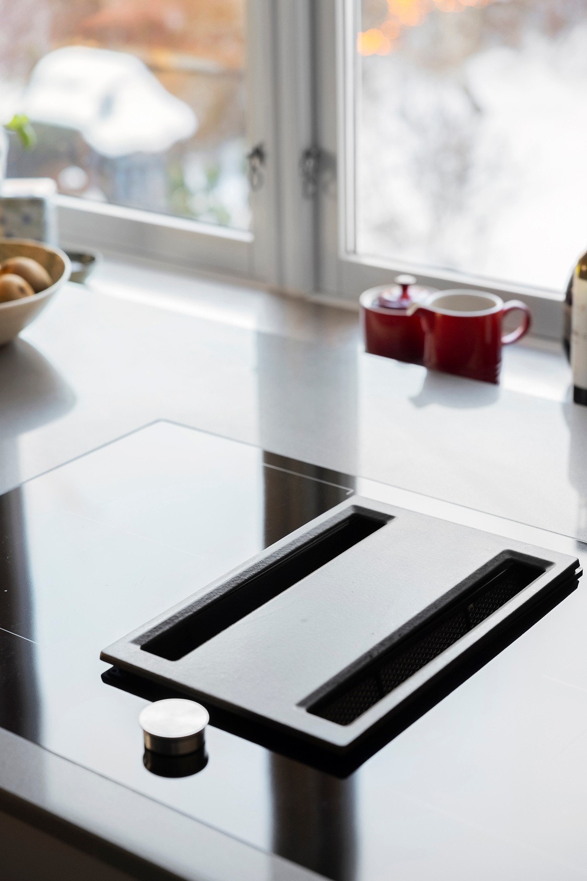 Benkeventilator og platetopp med naturlig avtrekk fra Gaggenau. Galleribilde