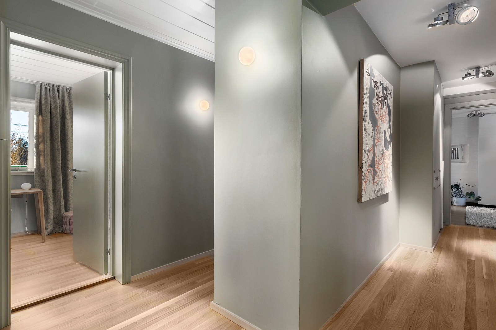 Fra gangen i underetasjen. Galleribilde