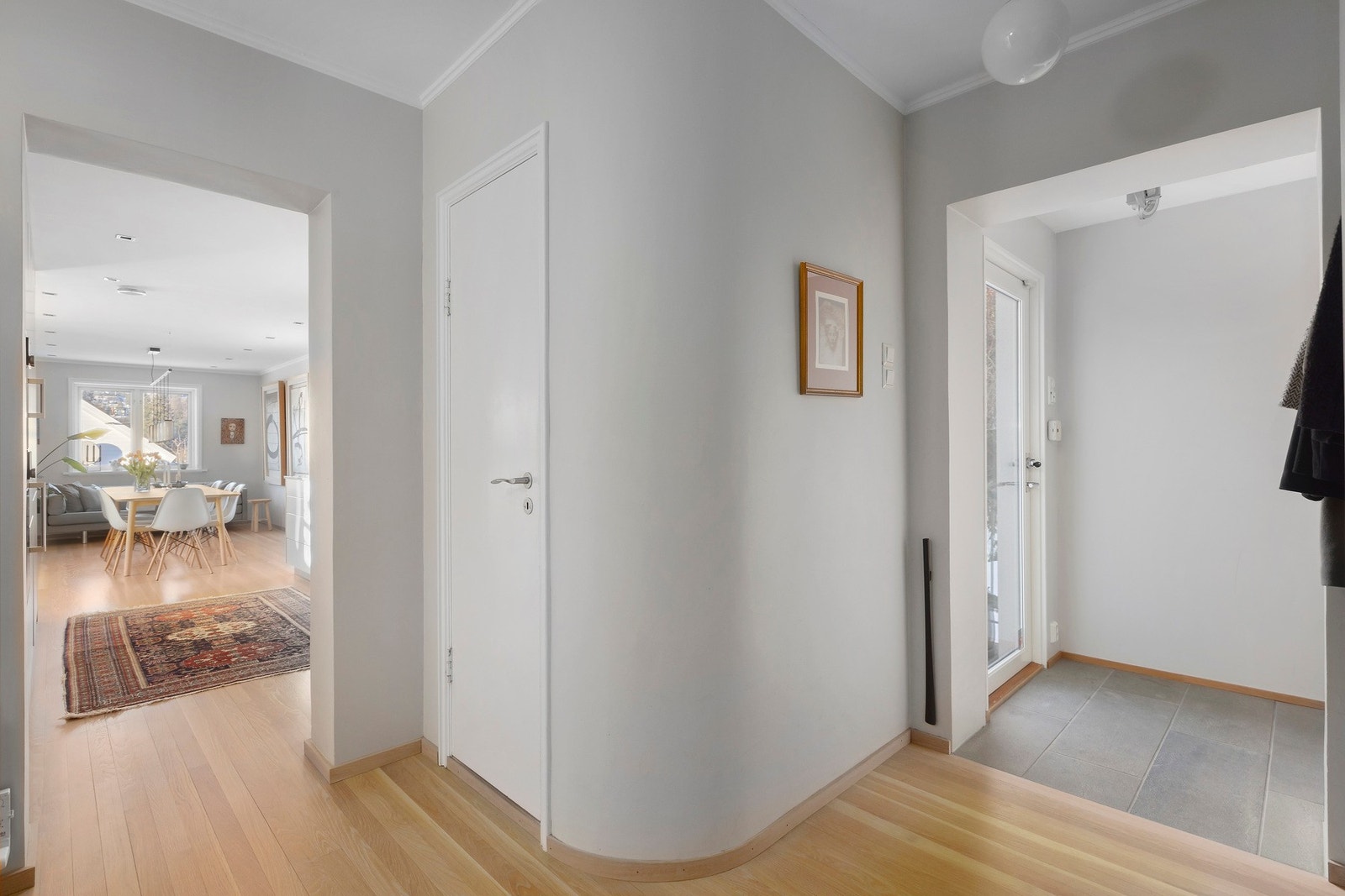 Gang/hall i 1. etasje. Galleribilde