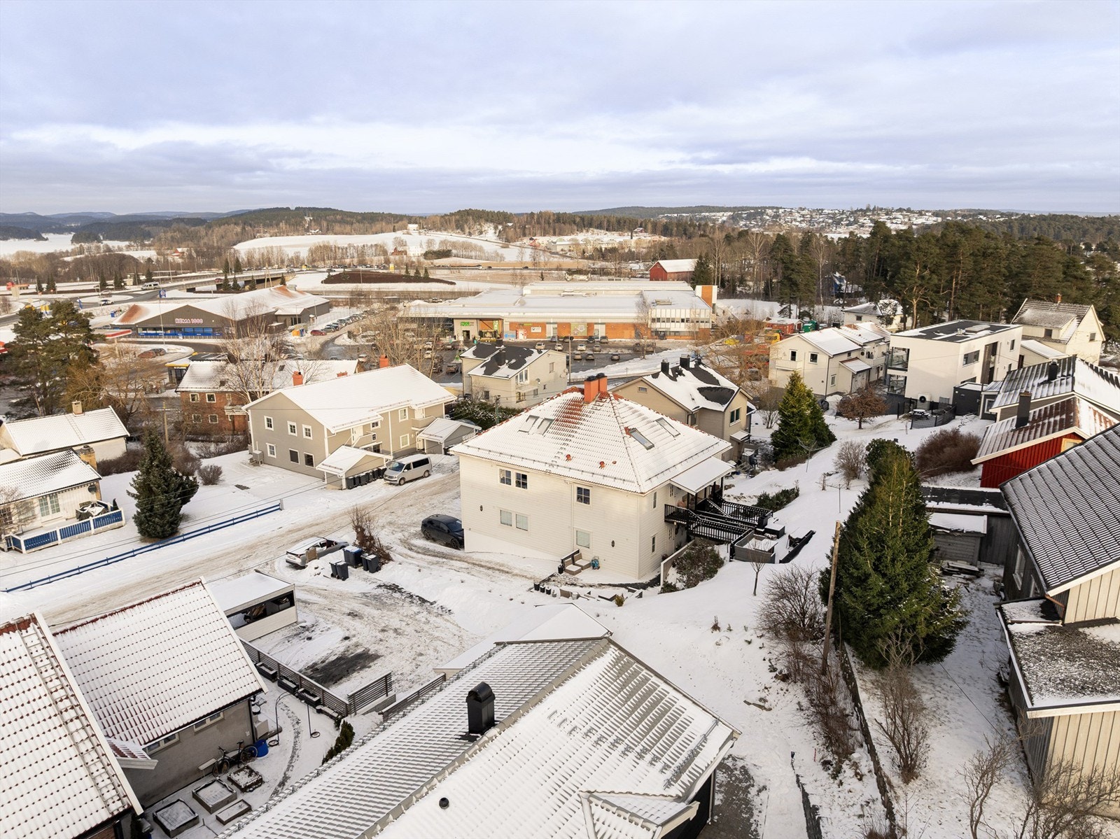 Leiligheten befinner seg i et etablert område på Grålum. Galleribilde