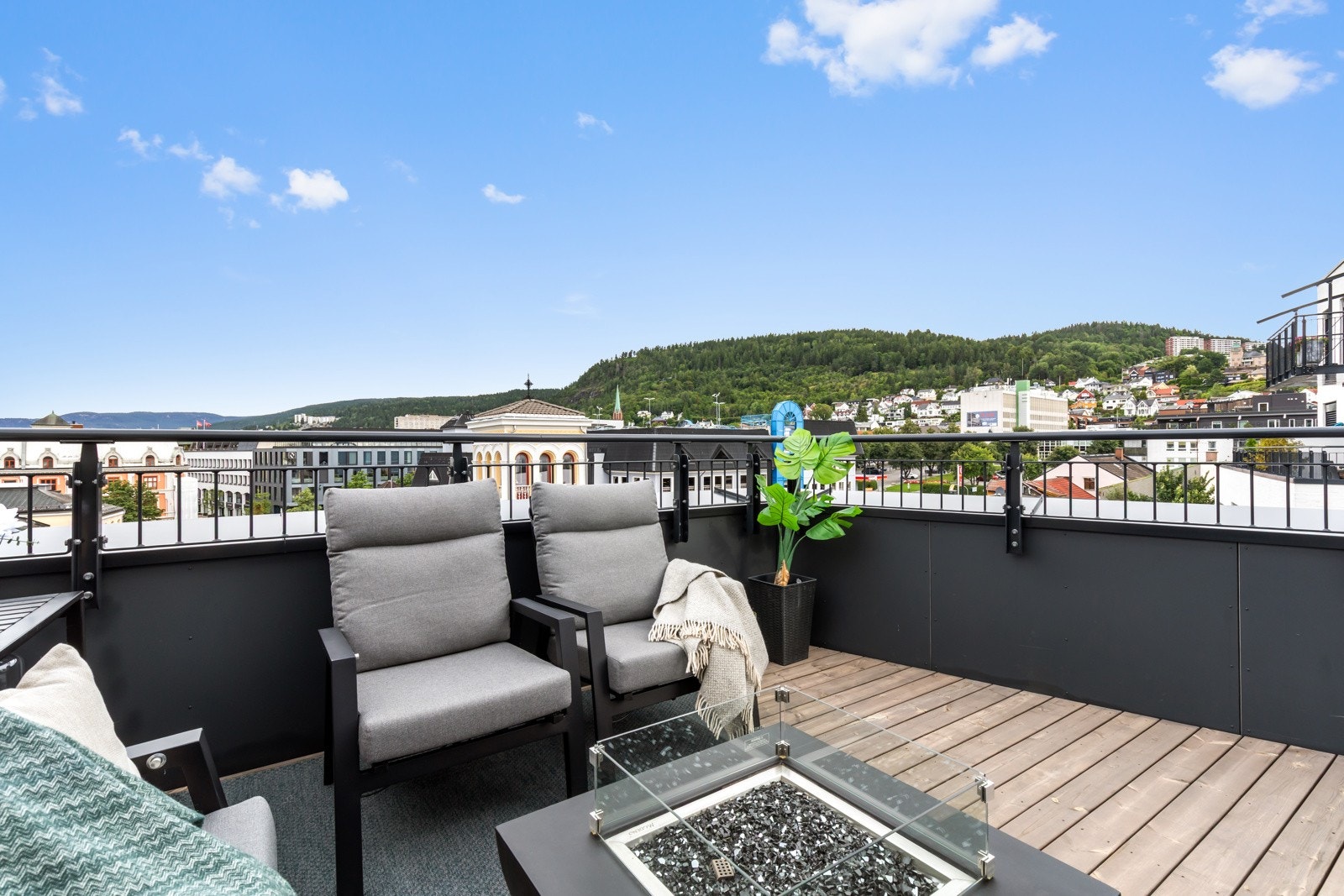 Leiligheten har to terrasser Galleribilde