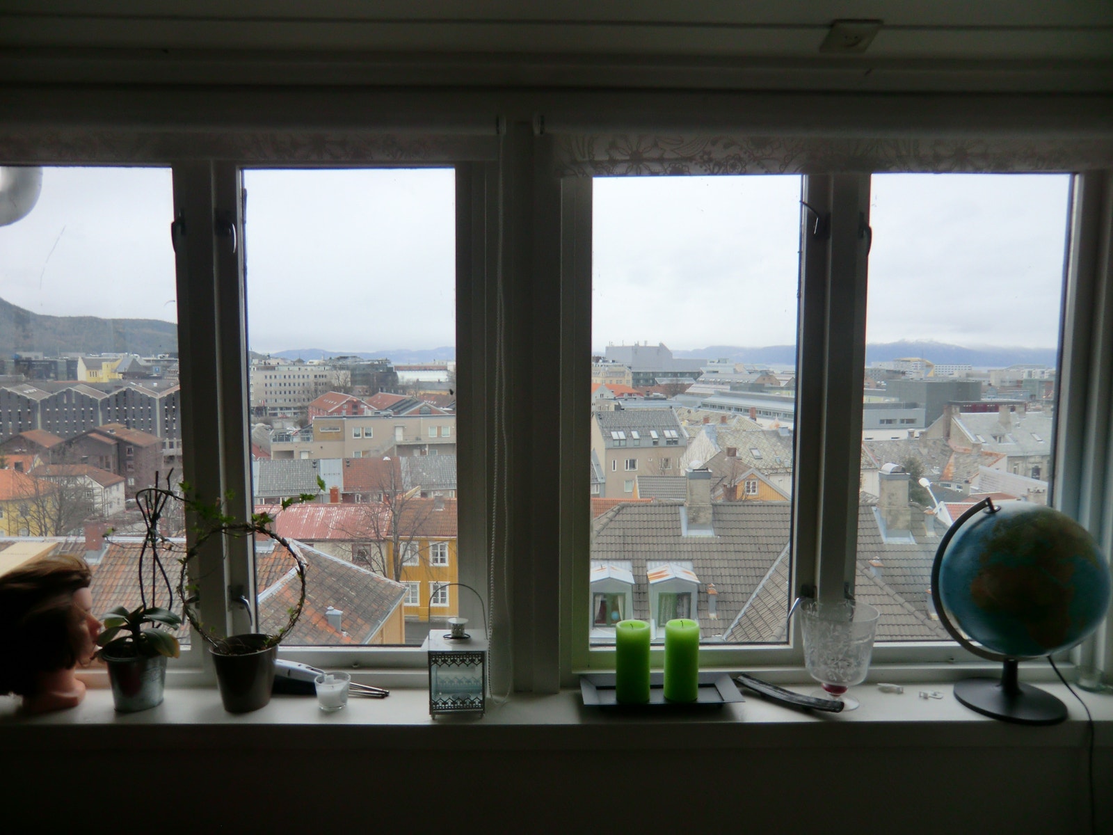 Utsikt mot byen Galleribilde