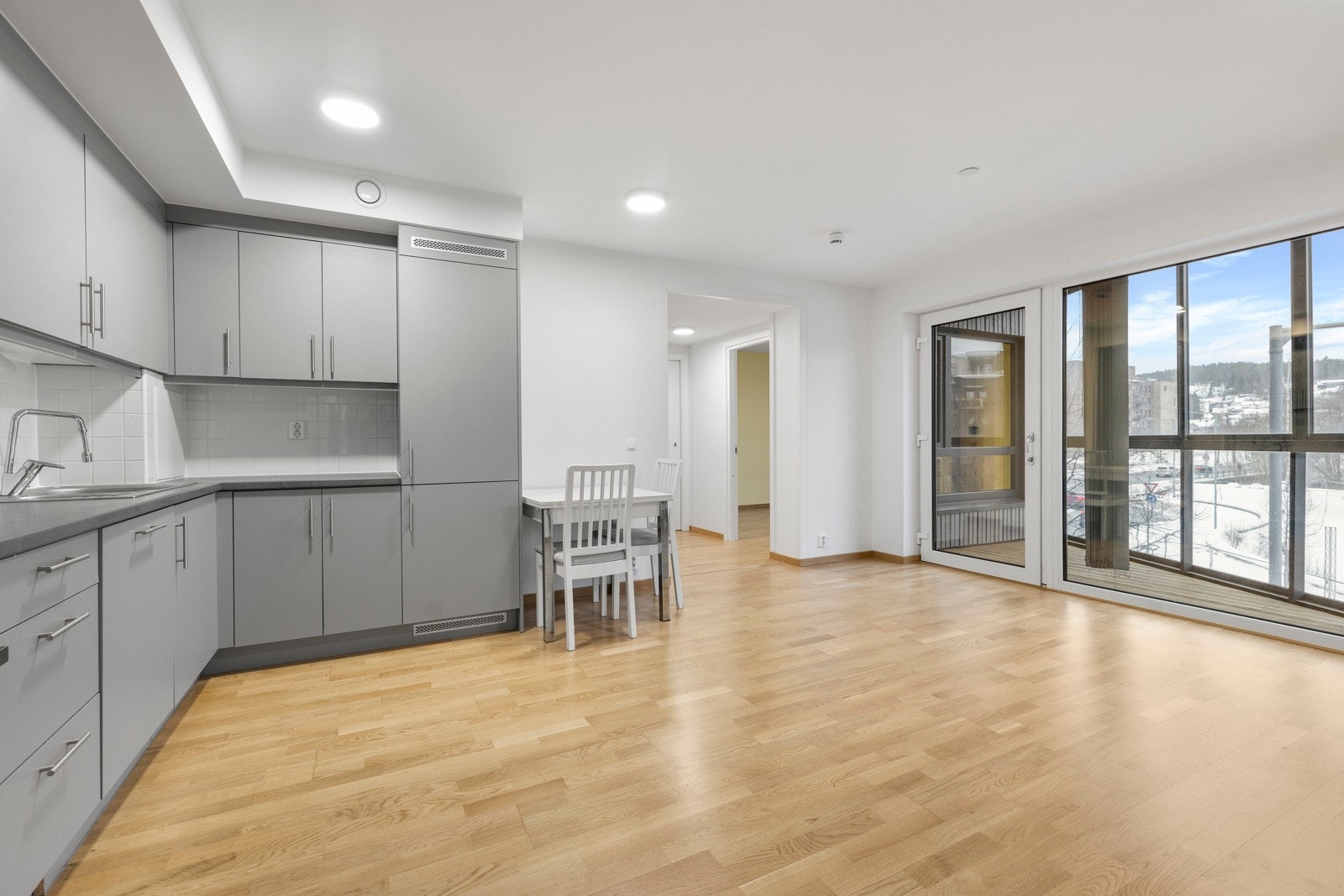 Leiligheten er fra 2021 og beliggende i 2. etasje i et veletablert og hyggelig boområde Galleribilde