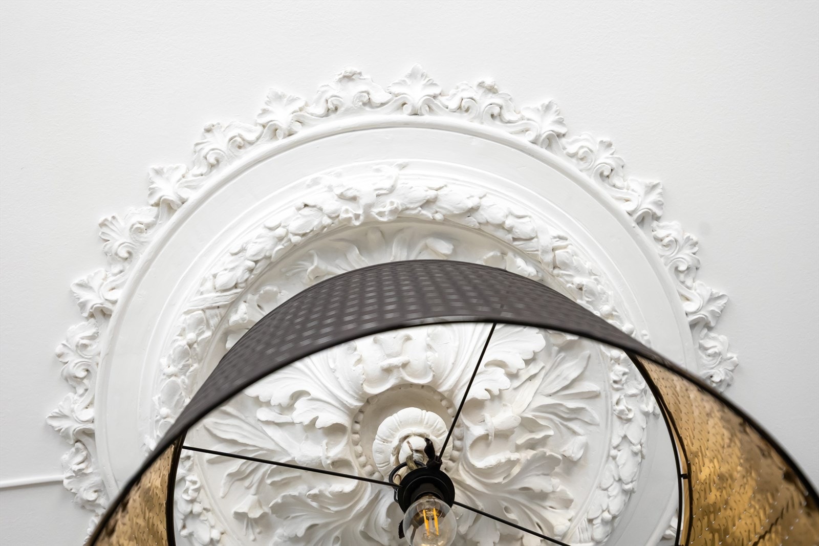 Detaljer i taket fremhever den historiske karakteren til bygården. Galleribilde