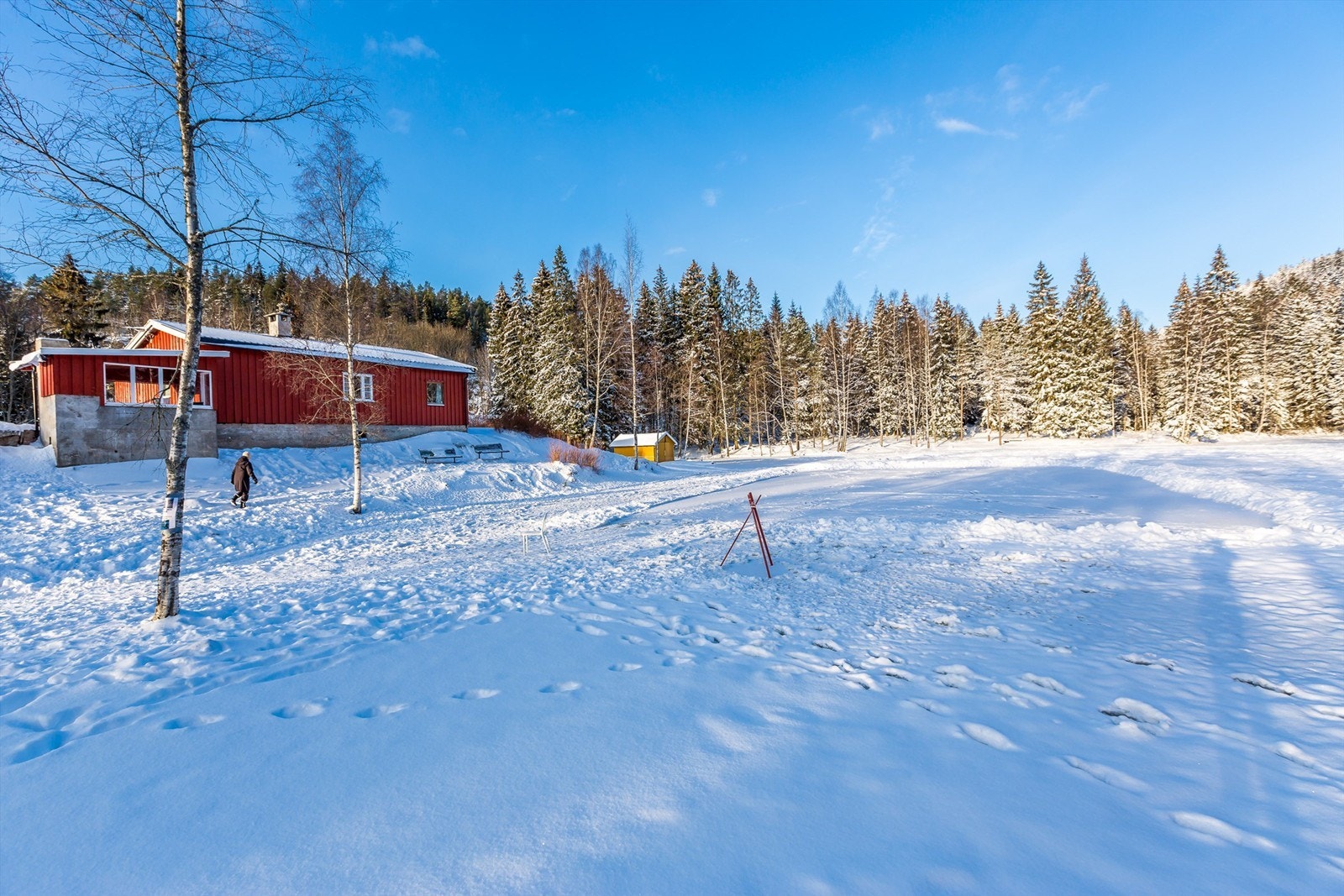 Her ligger og idylliske Isdammen, med skøytebane på vinterstid og bademuligheter hele sommeren Galleribilde