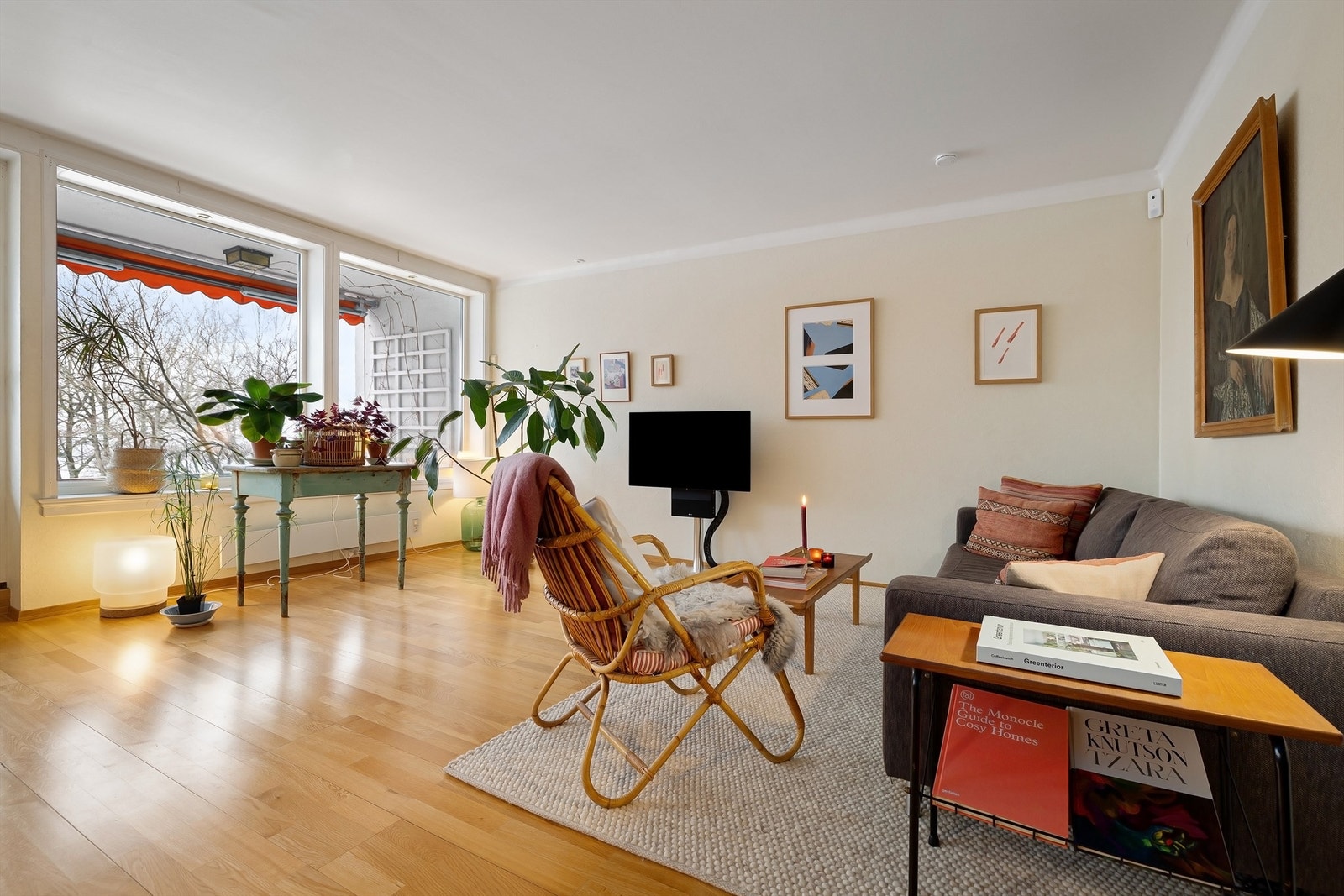 En tiltalende og lys 3-roms leilighet med en flott beliggenhet på toppen av Tonsenhagen, rett ved marka Galleribilde