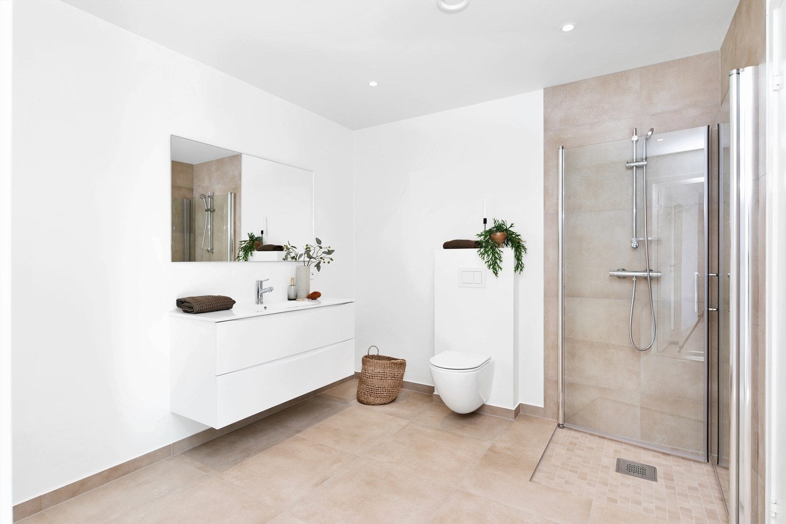 Bad u.etg. - tidløst og moderne Galleribilde