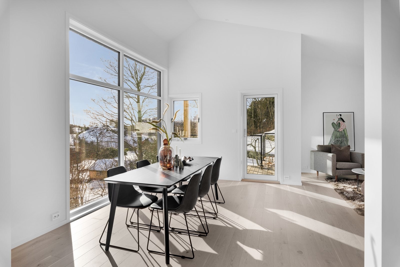 Stue - utgang til terrasse og hage Galleribilde