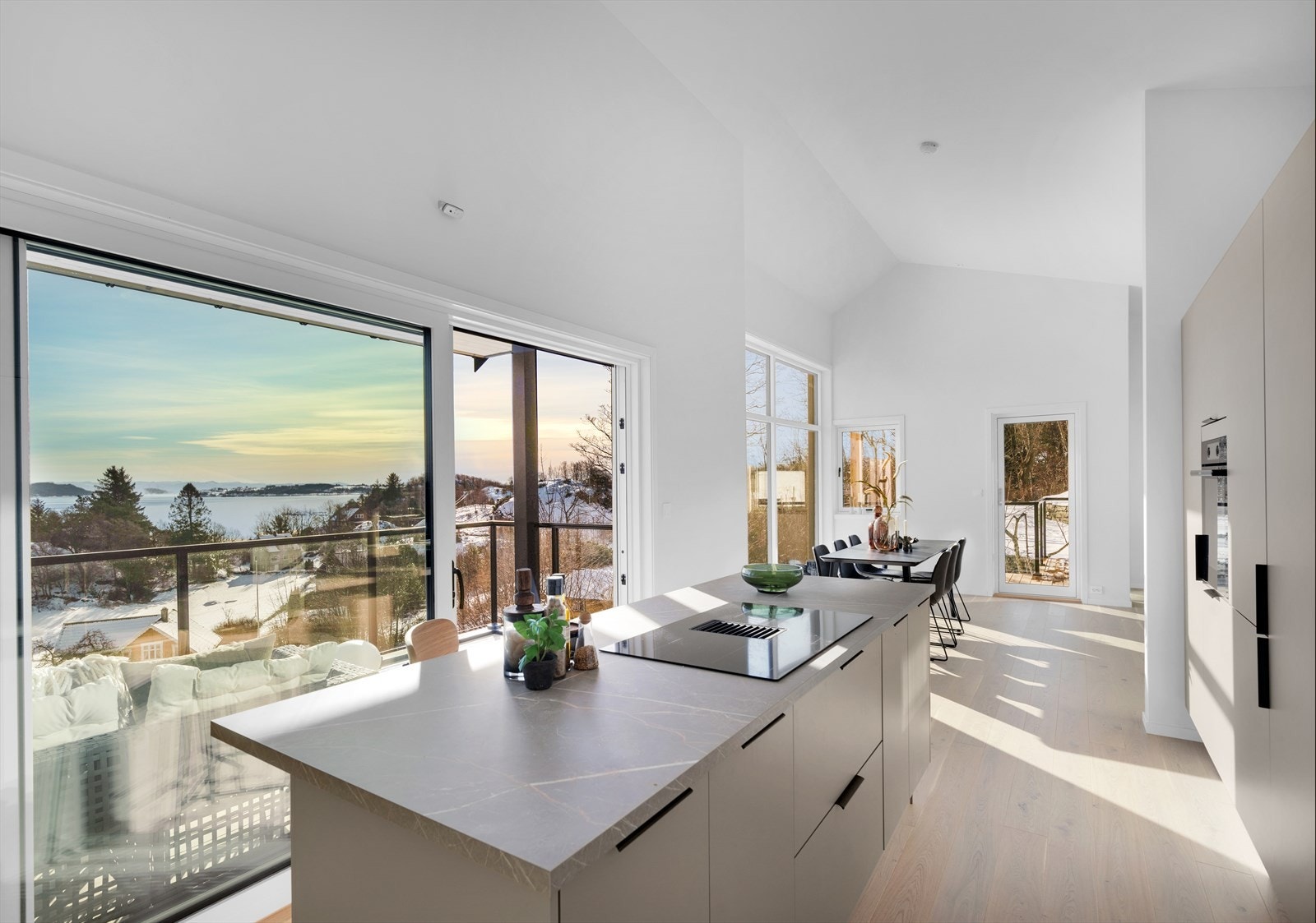 Kjøkken - leveres fult utstyrt med integrerte hvitevarer Galleribilde