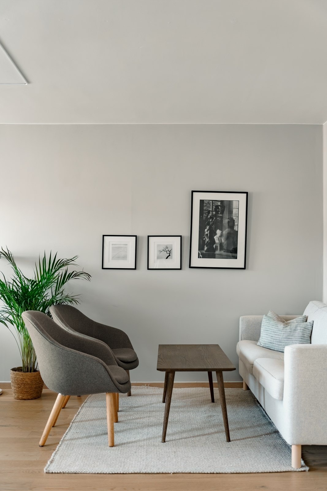 Takhøyden på ca. 2,50 meter bidrar til en god romfølelse. Galleribilde