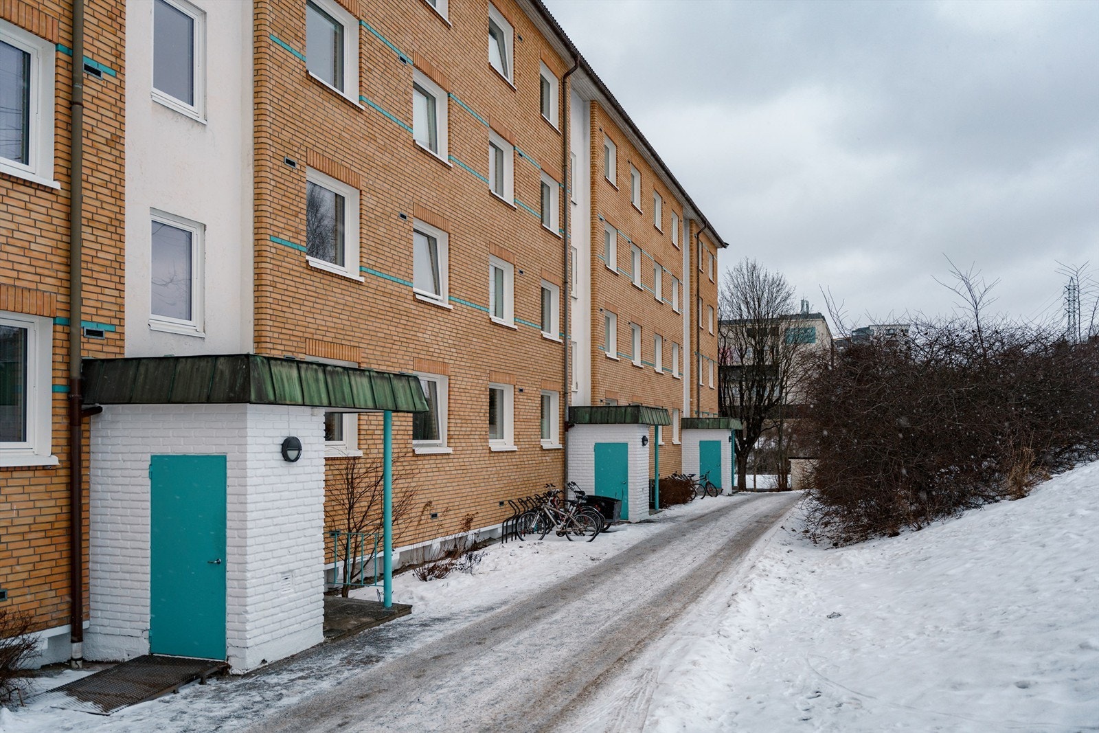 Borettslaget sørger for fellesoppgaver som trappevask og snømåking. Galleribilde