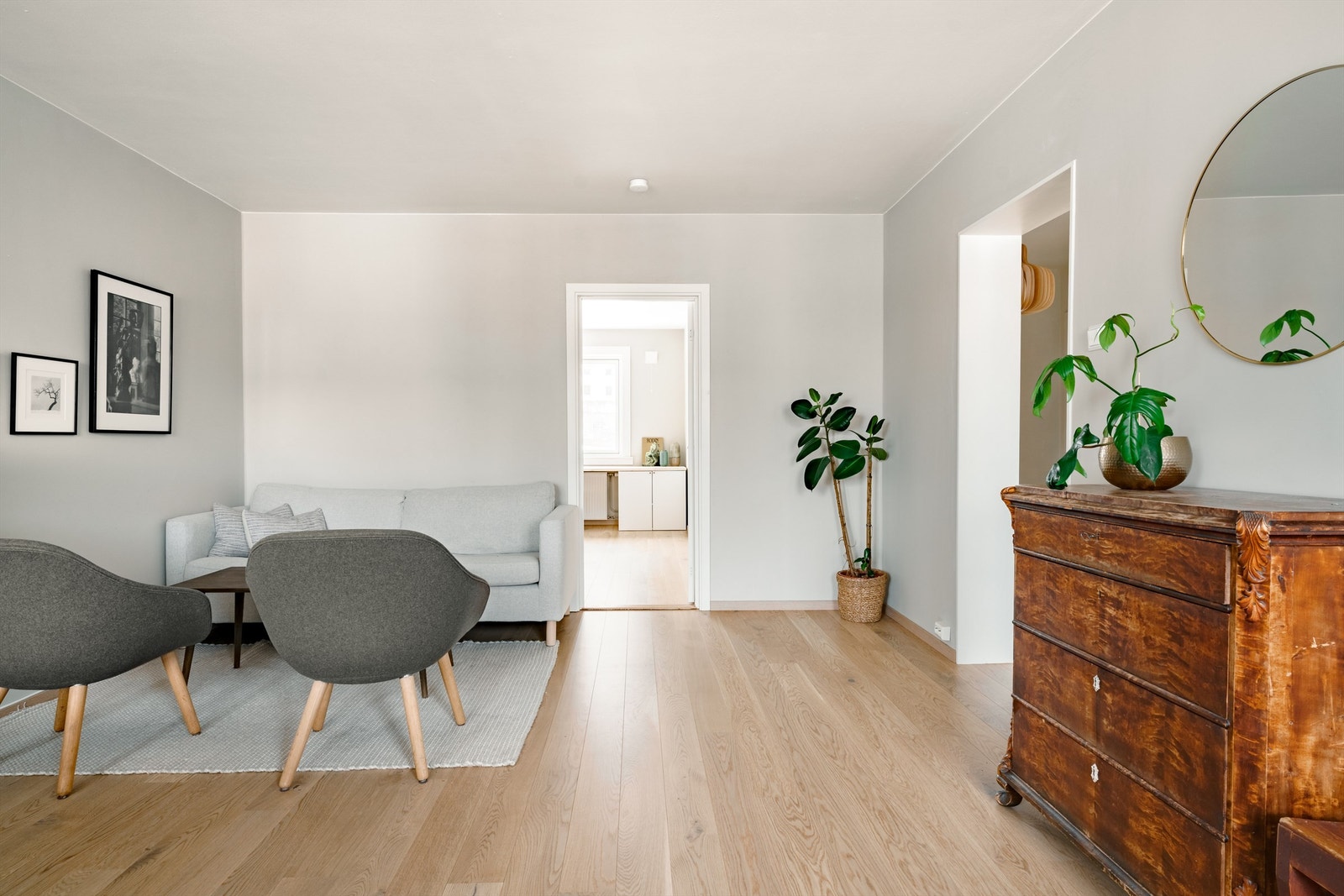 Alle overflater er nylig pusset opp, med helsparklede og malte vegger. Galleribilde