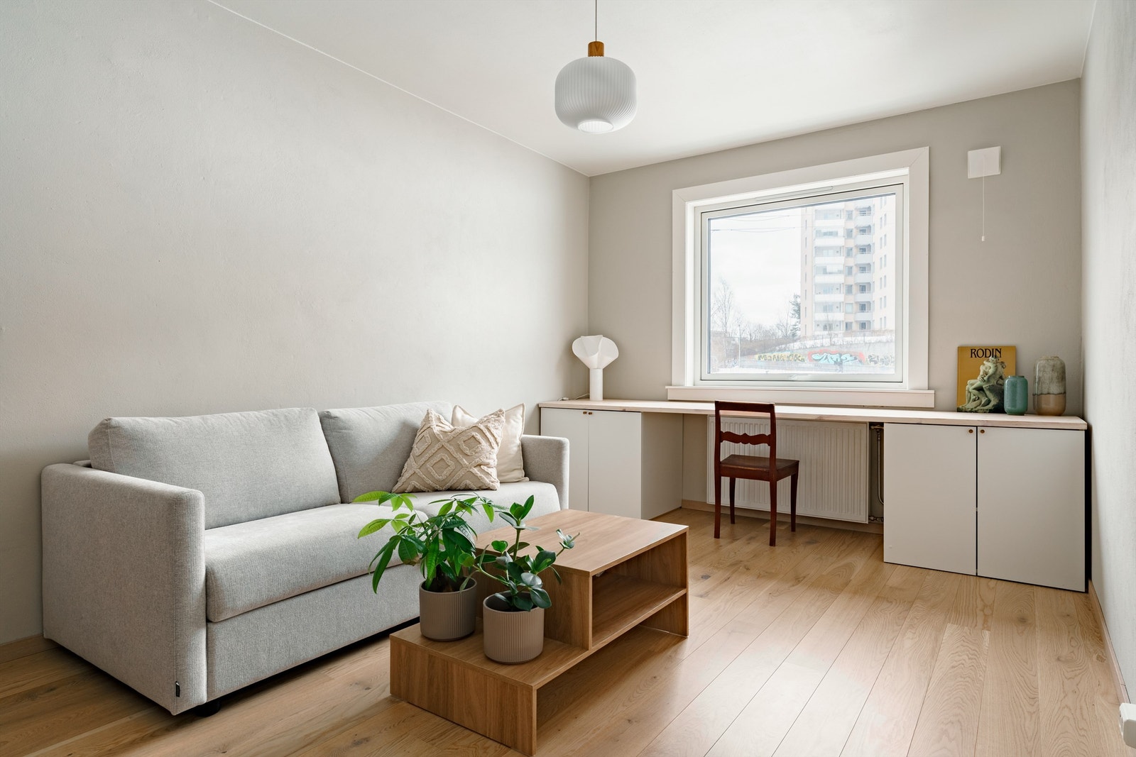 Det andre soverommet egner seg godt som barnerom, gjesterom eller kontor, men er i dag innredet som en stue nummer to. Galleribilde