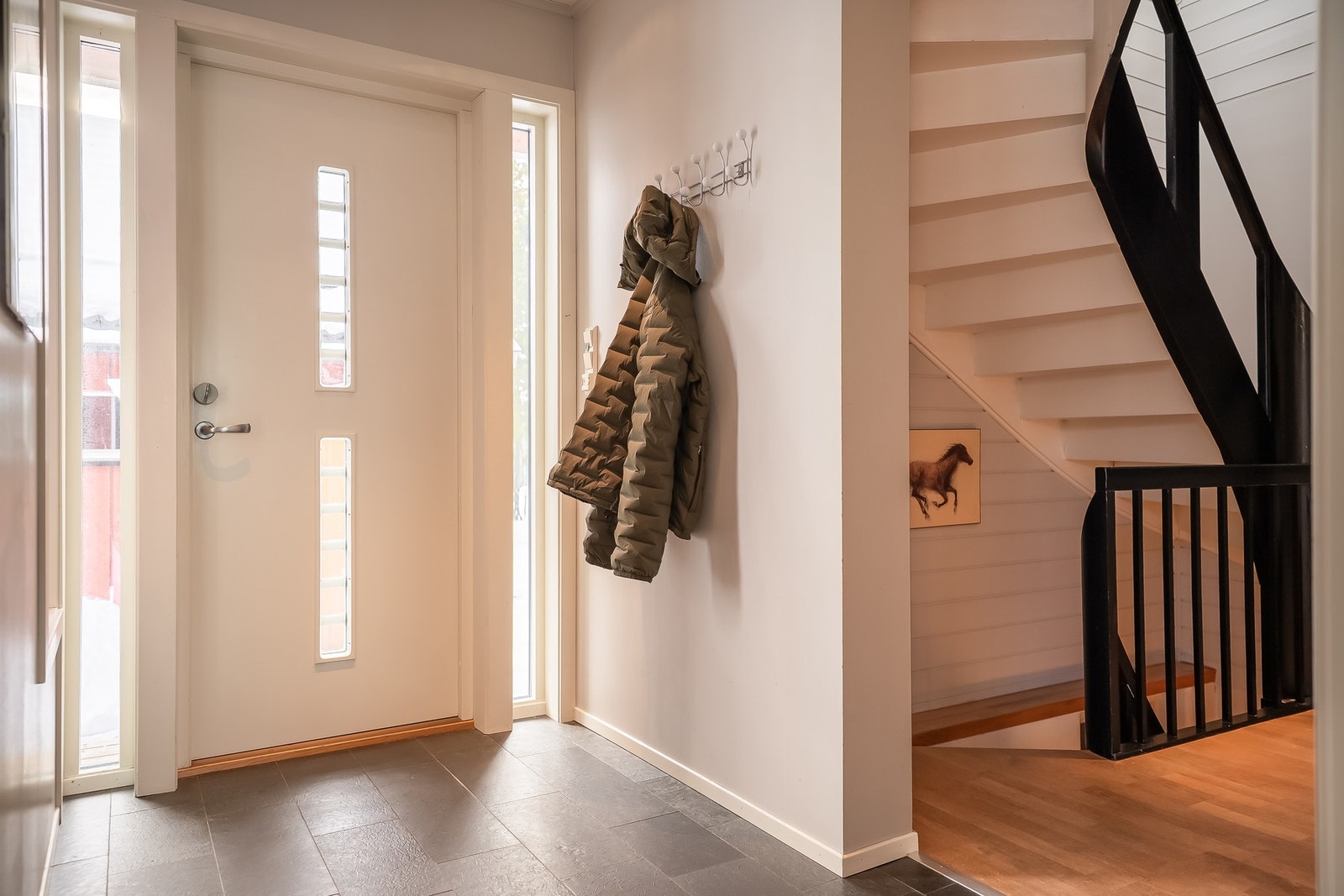 Gang med flislagt gulv og gulvvarme. Galleribilde