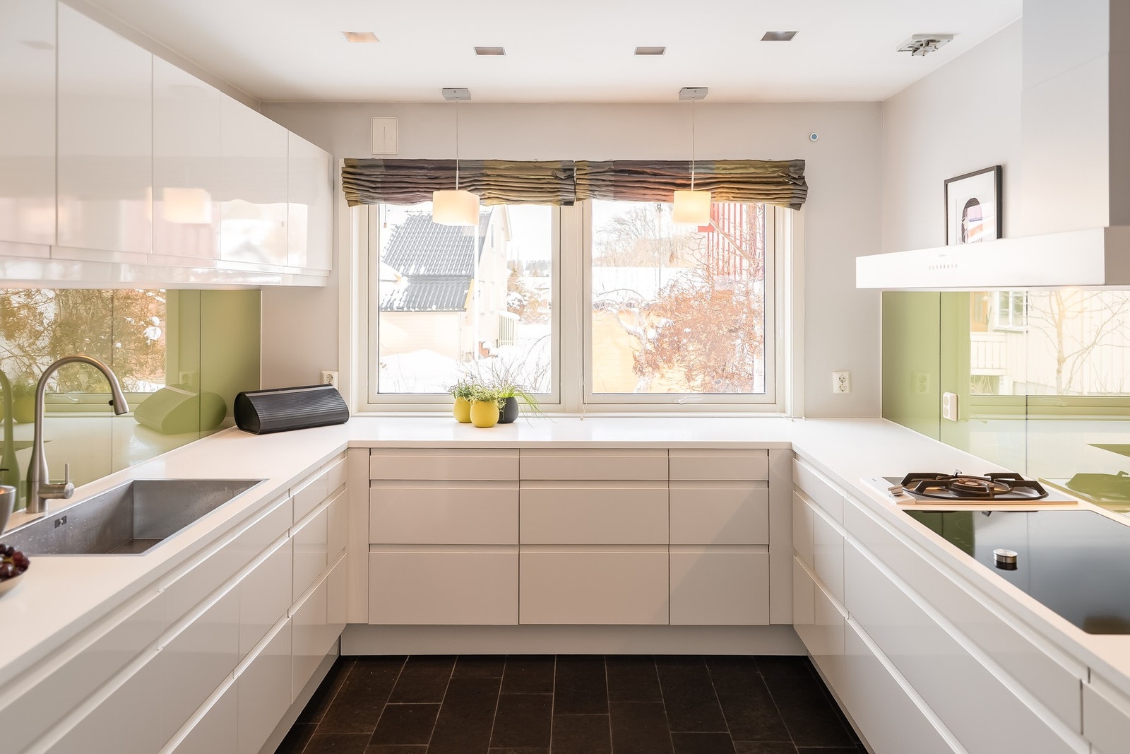 Fint med naturlig gjennomlys også på kjøkken. Galleribilde