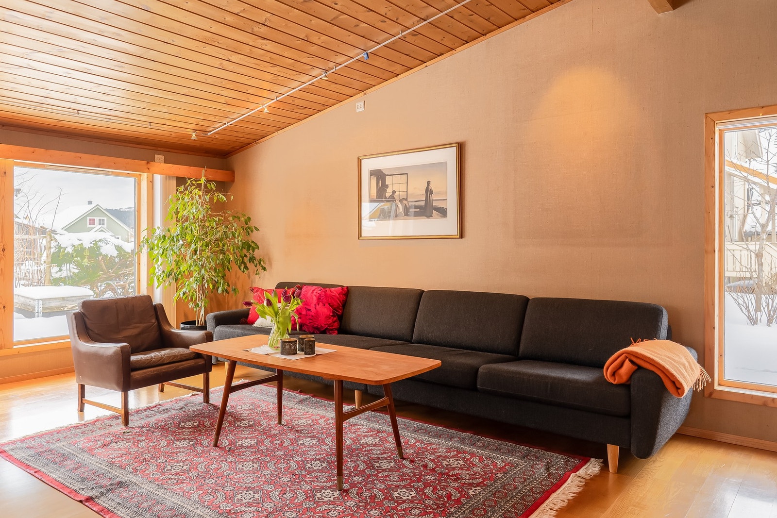 God plass til sittegrupper, godt gjennomlys og skjermet. Galleribilde