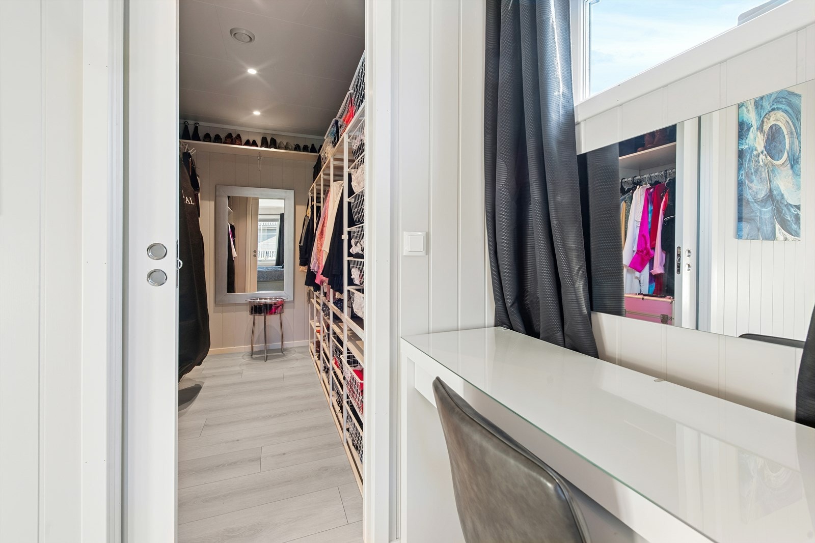 Hovedsoverommet kan friste med et eget walk-in closet. Galleribilde