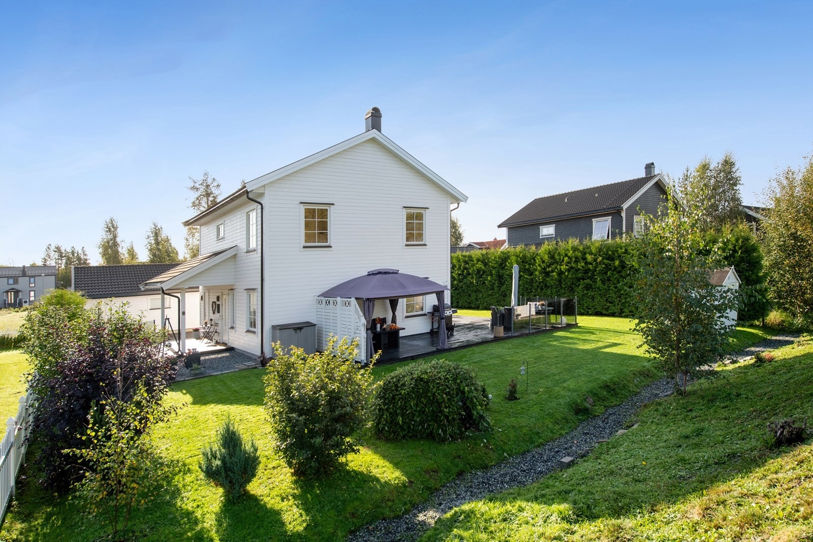 For den båtinteresserte er det muligheter for båtplass på Glomma via Bjertnestunet båtforening! Galleribilde