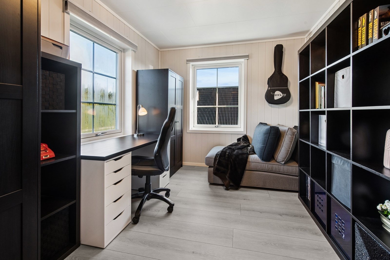 Med flere soverom har man mulighet for fleksibel bruk, enten det er behov for barnerom, gjesterom eller hjemmekontor. Galleribilde