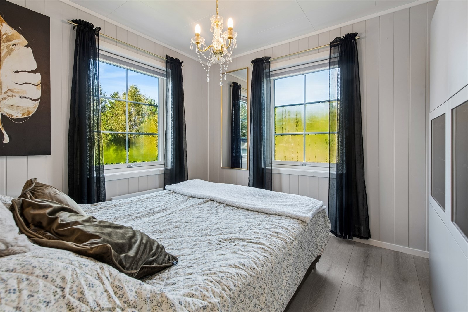 Alle soverommene er av god størrelse med god skapplass. Galleribilde