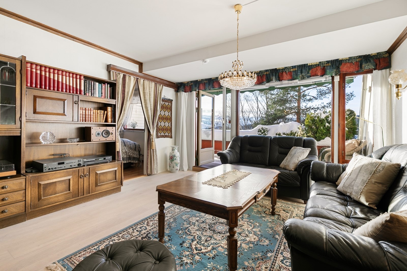 Romslig stue med gode innredningsmuligheter. Galleribilde