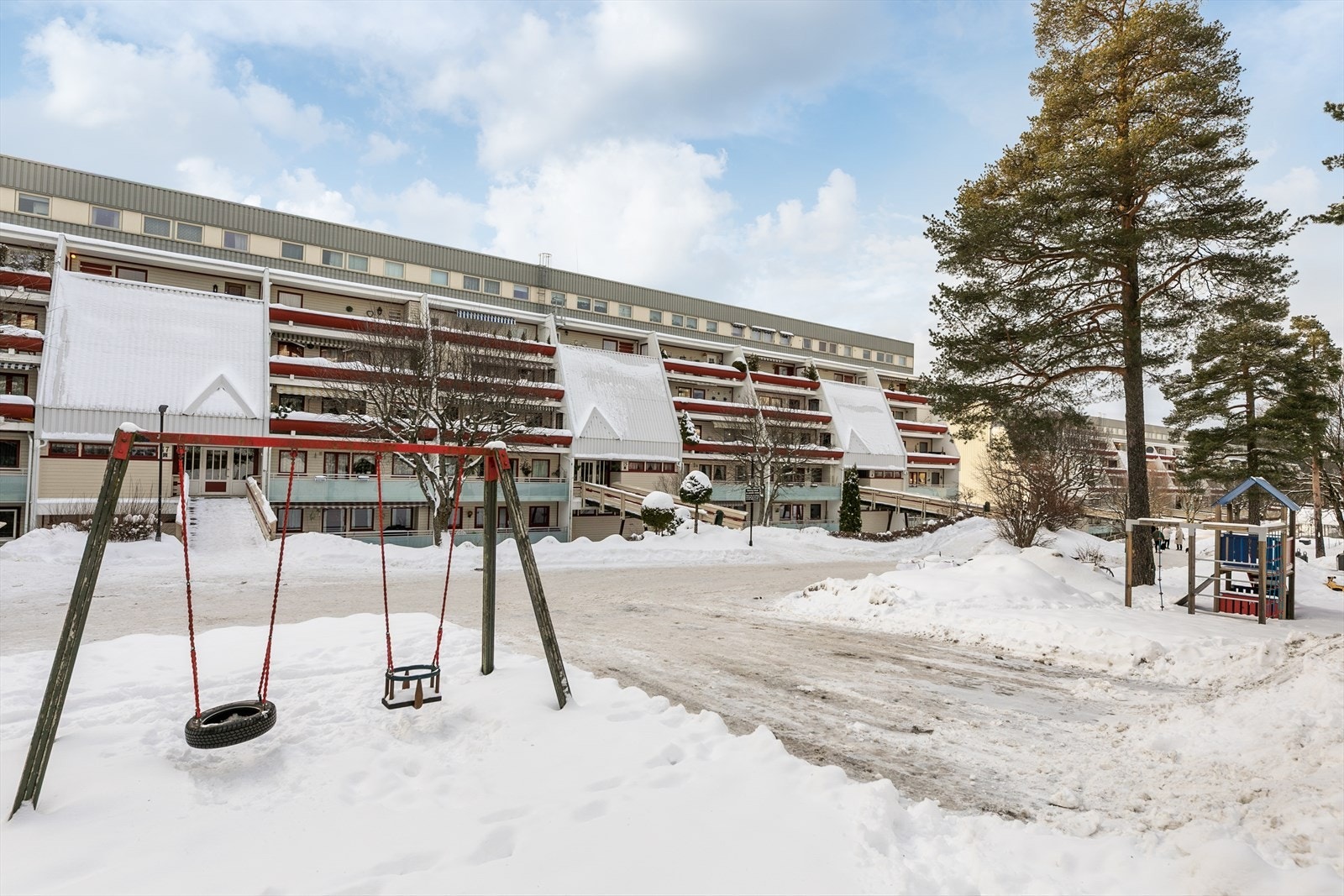 Attraktiv beliggenhet i Tokerudlia boligsameie med hyggelige og sosiale uteområder. Galleribilde