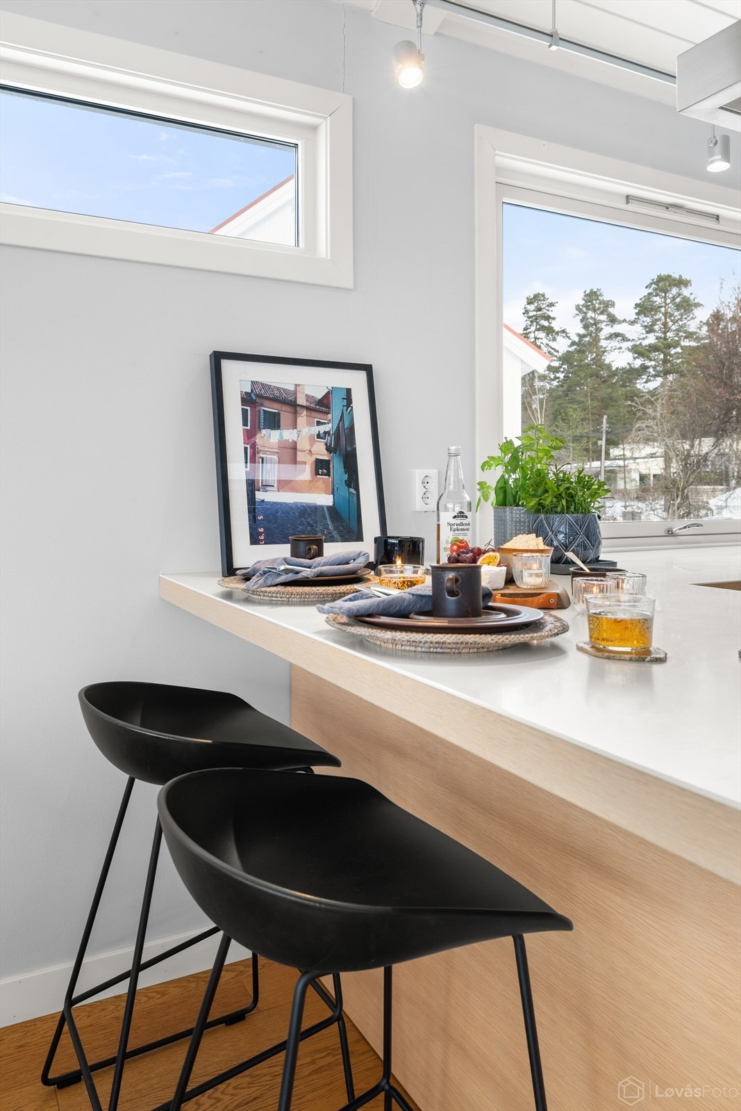 En hyggelig plass for en rask frokost eller som et sosialt samlingspunkt under matlagingen. Galleribilde