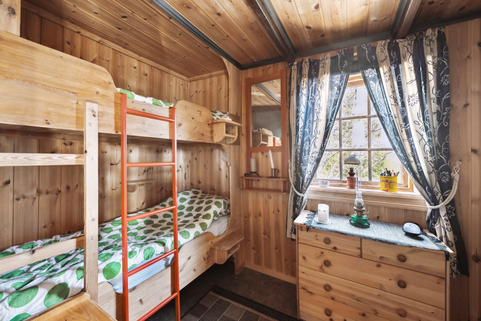 Soverom med 3 køyer Galleribilde