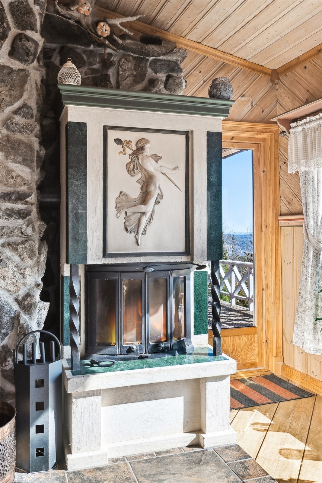 Peis i stua for kjølige kvelder Galleribilde