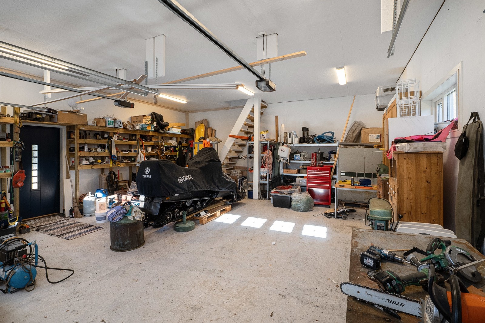 Stor dobbel garasje Galleribilde