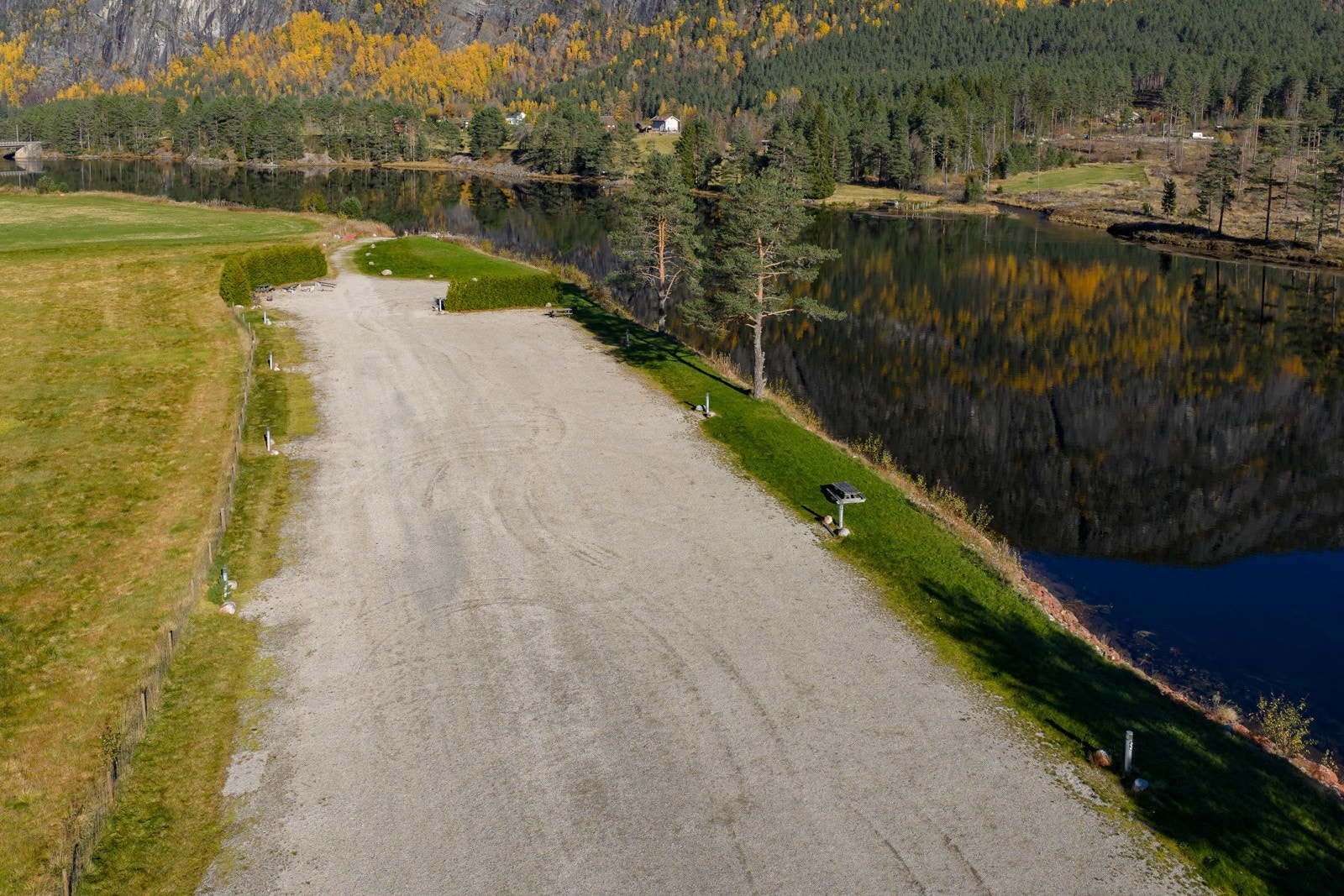 Plass til bobiler og campingvogner Galleribilde