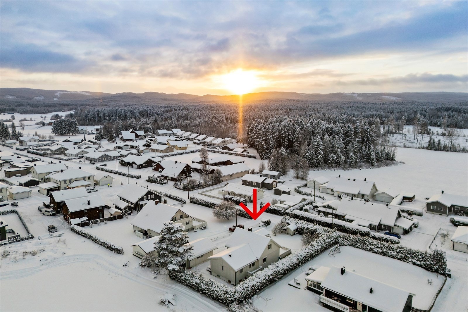 Velkommen til visning i Linåkerveien 32! Presentert av Niklas Antonsen hos Aktiv Eiendomsmegling Aurskog. Foto: Diakrit (Junaid Hanif) Galleribilde