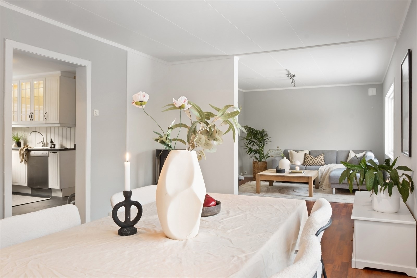 Etasjen har en funksjonell og gjennomtenkt planløsning med gode romstørrelser. Galleribilde