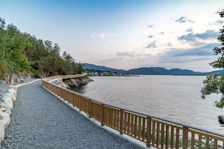 Strandpromenaden like nedenfor boligen! Galleribilde