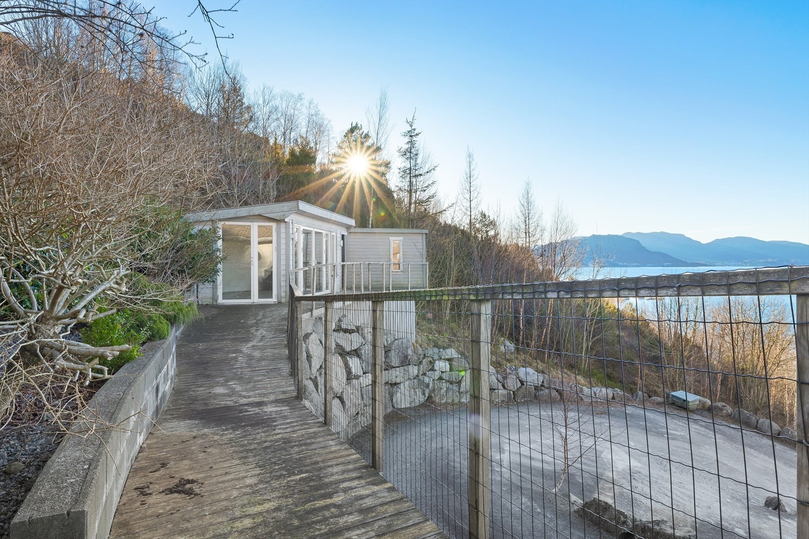 Hagestuen ligger vakkert til med egen gangsti. Galleribilde