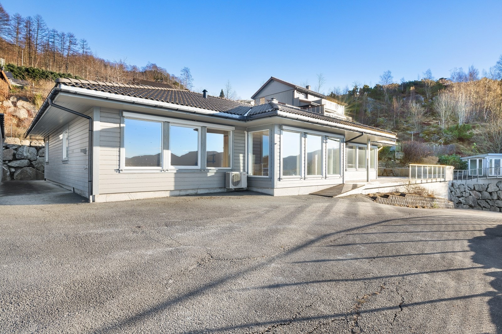 En romslig og moderne familiebolig på et plan, beliggende i naturskjønne omgivelser i Forsand. Galleribilde