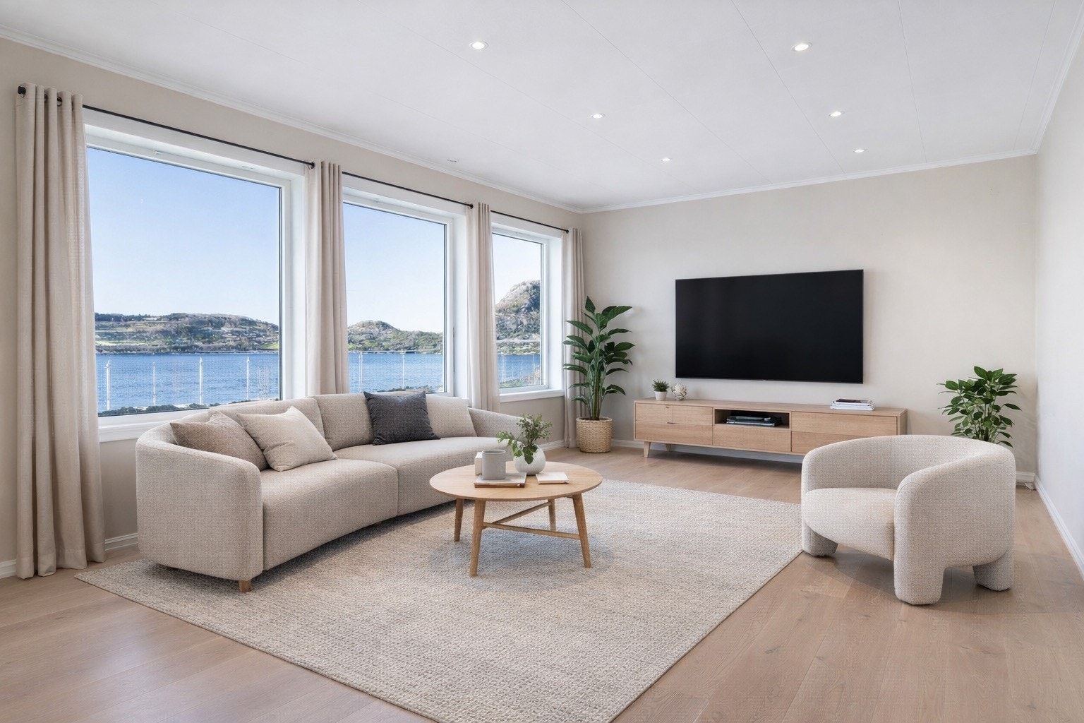 Samme rom der det er redigert inn møbler for en bedre rom forståelse. Galleribilde